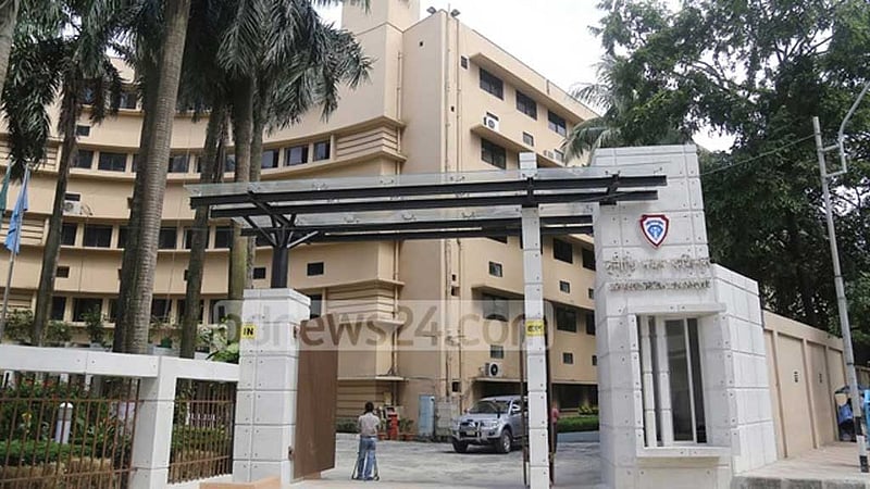 অবৈধ সম্পদ: স্ত্রীসহ পাসপোর্ট পরিচালকের বিরুদ্ধে মামলা