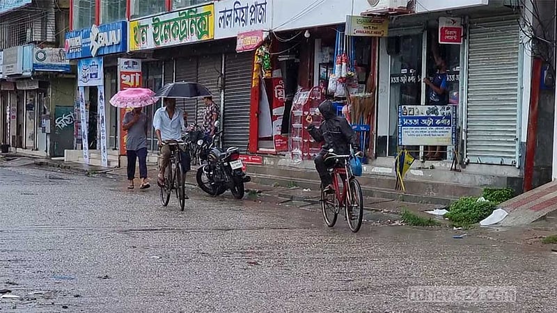 সাগরে নিম্নচাপ: বাগেরহাটে গুড়িগুড়ি বৃষ্টি, মোংলায় পণ্য ওঠানামা স্বাভাবিক