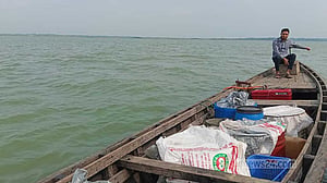উঠেছে নিষেধাজ্ঞা, বরিশালের অভয়াশ্রমে মাছ ধরতে নেমেছে জেলেরা