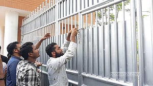 বরিশাল বিশ্ববিদ্যালয়ের ভিসির বাসভবনে তালা, পানি-বিদ্যুৎ বিচ্ছিন্ন