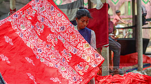 রঙচঙে কুমিল্লার বাটিক