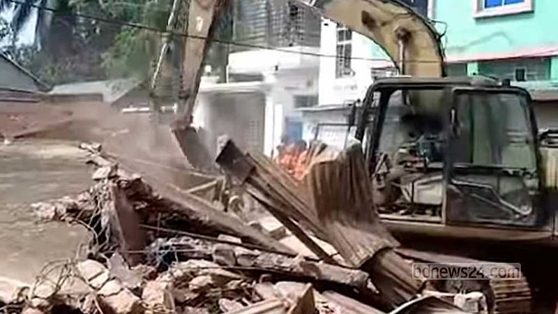 ব্রাহ্মণবাড়িয়ায় অবৈধ স্থাপনা গুঁড়িয়ে বক্ষব্যাধি হাসপাতালের জায়গা উদ্ধার