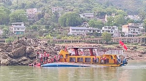 চীনে পর্যটকবাহী চার নৌকা ডুবে ৯ জনের মৃত্যু