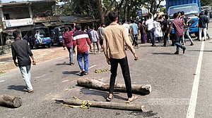 মে দিবসের কর্মসূচি শেষে বাসচাপায় শ্রমিক দল কর্মীর মৃত্যু