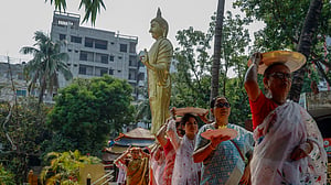 বুদ্ধ পূর্ণিমায় প্রার্থনা