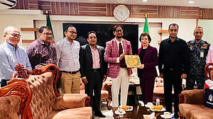 মেয়র শাহাদাতের সঙ্গে মার্কিন শার্জ দ্য অ্যাফেয়ার্স জ্যাকবসনের সাক্ষাৎ