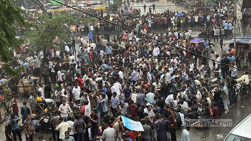 সাম্য হত্যা: বৃষ্টির মধ্যেই শাহবাগে ছাত্রদল, যানজটে ভোগান্তি