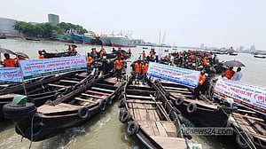 কর্ণফুলী নদী রক্ষায় চট্টগ্রামে সাম্পান শোভাযাত্রা