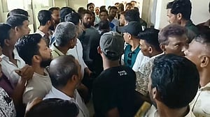 চট্টগ্রামে কোরবানির পশুর হাটের দরপত্র জমা নিয়ে হাতাহাতি