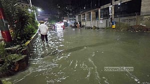 কয়েক ঘণ্টার বৃষ্টিতে চট্টগ্রাম নগরীতে জলাবদ্ধতা