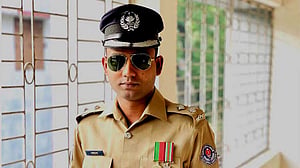 র‍্যাব কার্যালয়ে কর্মকর্তার গুলিবিদ্ধ লাশ, পড়ে ছিল অস্ত্র ও চিরকুট