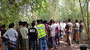 চুয়াডাঙ্গায় সেচখালের পাশে ঝোপঝাড়ে পড়েছিল অর্ধগলিত লাশ