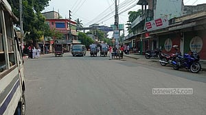 চুয়াডাঙ্গায় তীব্র গরমে হাঁসফাঁস