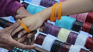 নারীর চুড়ির অহংকারই অলংকার