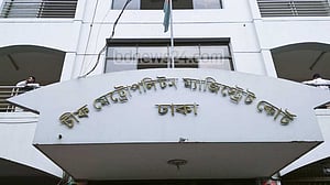 যুগান্তর সম্পাদকের মামলায় দুইজনের বিরুদ্ধে গ্রেপ্তারি পরোয়ানা