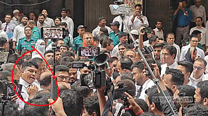 এজলাসে বিতণ্ডা, বাইরে এসে সাংবাদিকদের ওপর চড়াও আইনজীবীরা