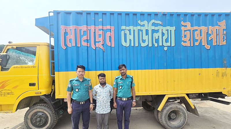 চট্টগ্রাম থেকে চুরি হওয়া কভার্ড ভ্যান উদ্ধার চাঁদপুরে