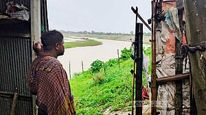 লঘুচাপ পরিণত স্থল নিম্নচাপে, বন্দরে ৩ নম্বর সংকেত