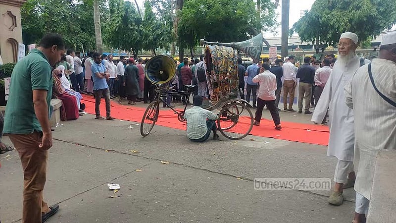 ড্যাপ বাতিলের দাবিতে রাজউক ঘেরাও