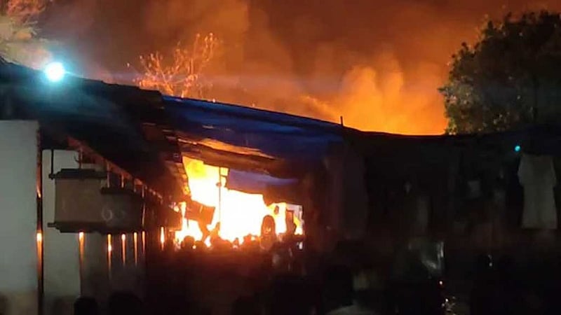 দিল্লি মার্কেটে আগুন, পুড়েছে অন্তত ২৫টি দোকান