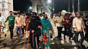 আওয়ামী লীগ নিষিদ্ধের খবরে ঢাকা বিশ্ববিদ্যালয়ে আনন্দ মিছিল