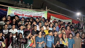 জাতীয় সংগীত 'অবমাননা’, ঢাবিতে সমবেত কণ্ঠে গেয়ে প্রতিবাদ