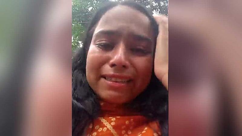 ফরিদপুরে বৈষম্যবিরোধী নেত্রীকে রাস্তায় আটকে ‘মারধরের’ অভিযোগ