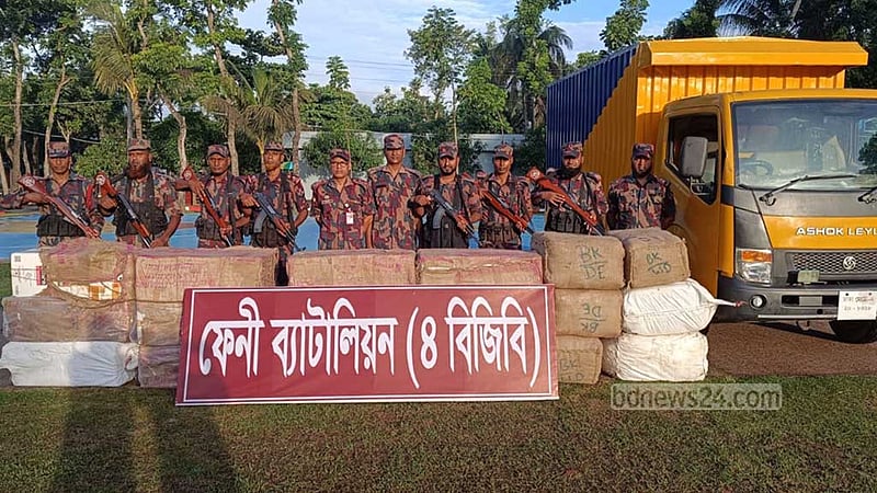 ফেনী সীমান্তে চোরাইপথে আনা ভারতীয় পণ্য জব্দ