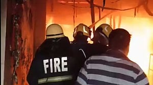 হায়দরাবাদে চারমিনারের কাছে ভবনে ভয়াবহ অগ্নিকাণ্ডে ৮ শিশুসহ নিহত ১৭