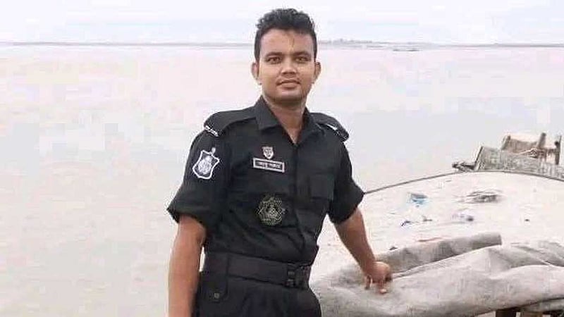 গাইবান্ধায় ঝড়ে গাছের ডাল ভেঙে র‌্যাব সদস্য নিহত