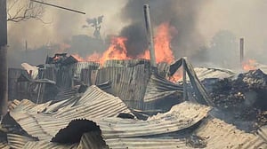 গাজীপুরে ঝুট গুদামের আগুন ছড়িয়েছে বাসাবাড়িতে, নিয়ন্ত্রণে ৬ ইউনিট