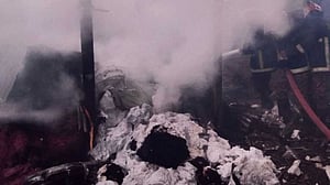 গাজীপুরে বজ্রপাতে তুলার গুদামে আগুন