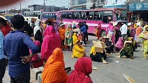 বকেয়া বেতনের দাবিতে টঙ্গীতে ঢাকা-ময়মনসিংহ মহাসড়ক অবরোধ