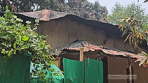 গাজীপুরে ছুরিকাঘাতে আহত যুবকের মৃত্যু, ৩ আসামির বাড়িতে আগুন