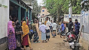 গাজীপুরে বাচ্চার কান্নার আওয়াজ পেয়ে নারীর মরদেহ উদ্ধার, স্বামী পলাতক