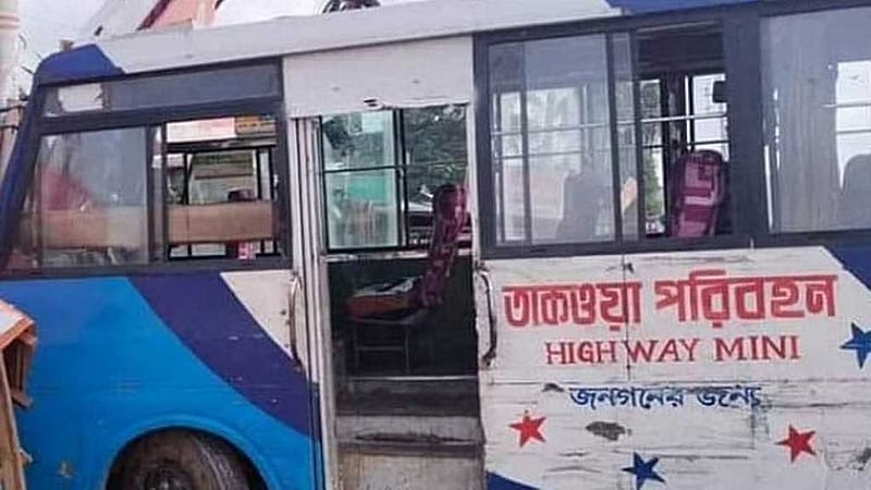 হাফ ভাড়া নিয়ে তর্ক, ‘হেলপারের’ ধাক্কায় বাস থেকে পড়ে শিক্ষার্থীর মৃত্যু