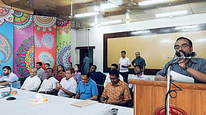 জিপিও ভবন সচিবালয়ে যুক্ত করার প্রতিবাদ ডাক বিভাগের কর্মীদের