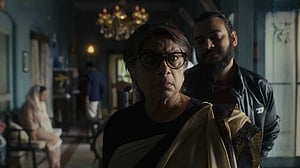 ‘গুলমোহরের’ ট্রেইলারে যা দেখালেন শাওকী