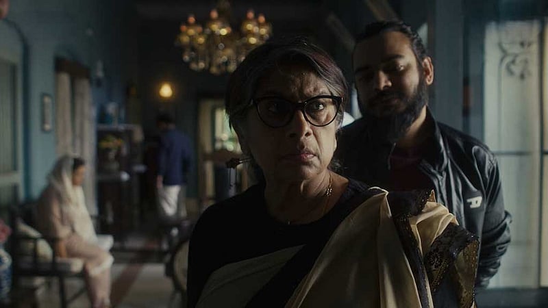 ‘গুলমোহরের’ ট্রেইলারে যা দেখালেন শাওকী