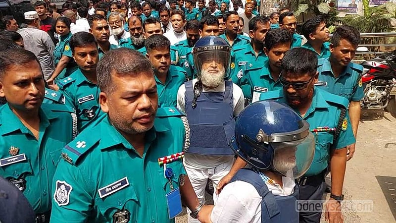 আদালতে পুলিশের ওপর চড়াও হাজী সেলিম, চিৎকার-চেঁচামেচি