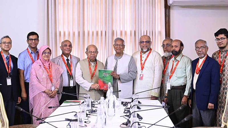 চিকিৎসকদের কর্মস্থলে থাকা নিশ্চিত করতে হবে: ইউনূস