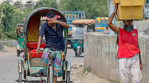 তীব্র গরমেও থেমে নেই জীবন
