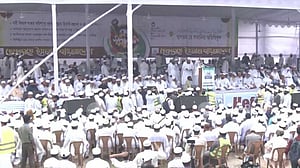 চার দাবিতে হেফাজতে ইসলামের মহাসমাবেশ চলছে
