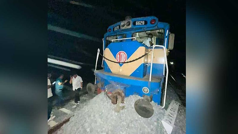 ভাঙ্গায় ট্রেন লাইনচ্যুত, ঢাকা-খুলনা রেল যোগাযোগ বন্ধ
