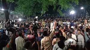 আওয়ামী লীগ নিষিদ্ধের দাবিতে যমুনার সামনে অবস্থান