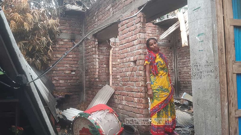 বিএনপি নেতা খুনের পর ২০ ঘরে আগুন, ভয়-আতঙ্কে গ্রামবাসী