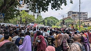 দাবি আদায়ে কাকরাইলে শিক্ষার্থীদের অবস্থান চলছে, গণঅনশন জুমার পর