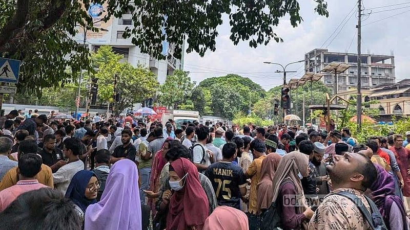 দাবি আদায়ে কাকরাইলে শিক্ষার্থীদের অবস্থান চলছে, গণঅনশন জুমার পর