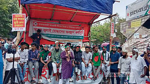 শাহবাগ ছাড়েননি জুলাই আন্দোলনে আহতরা, আওয়ামী লীগকে স্থায়ী নিষিদ্ধসহ ৩ দাবি