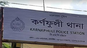 এক কক্ষে স্ত্রীর লাশ, আরেক কক্ষে ঝুলছিলেন স্বামী
